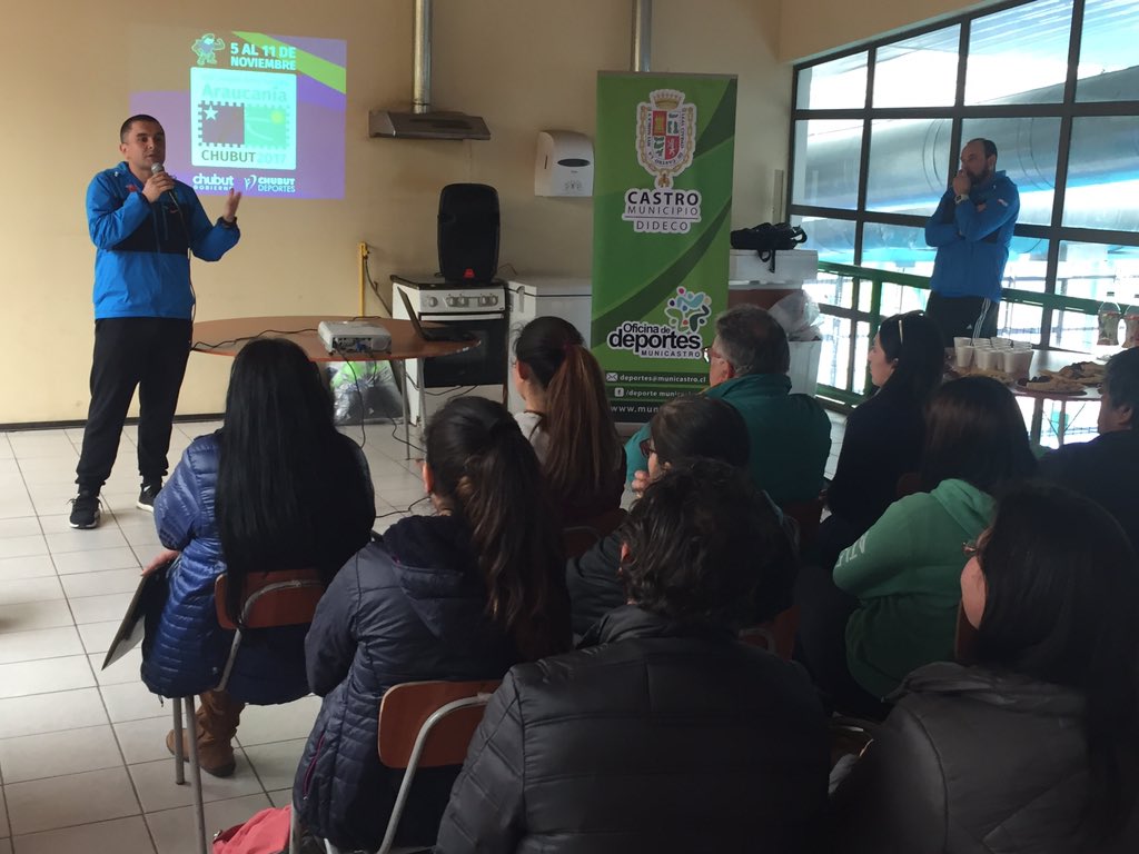 nahuelchiloe's tweet photo. #Castro #Chiloe: En entrega de implementación deportiva a atletas que competirán en los Juegos Binacionales de la Araucanía Chubut 2017 https://t.co/59UnYzbbON