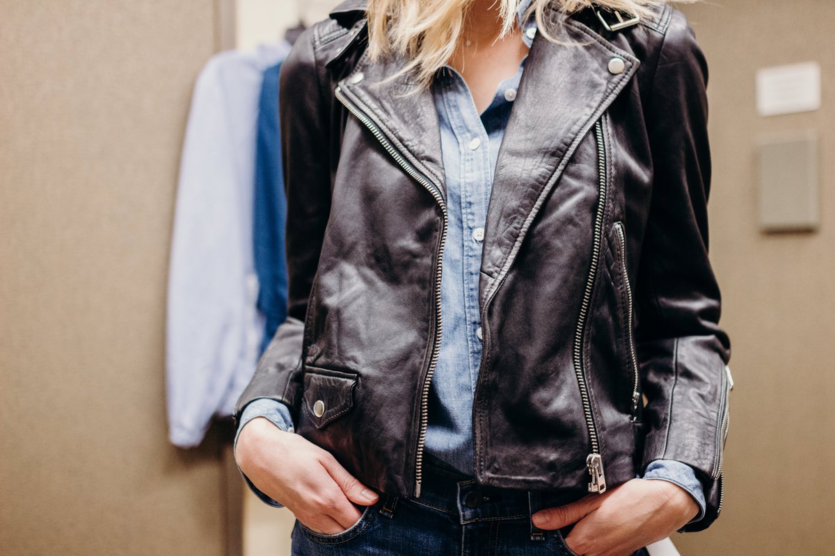 CStyleBlog's tweet image. Sharing my favorite jackets, tops, denim, and shoes for fall on the blog today! Fave jacket-&amp;gt;bit.ly/2yRXSnC @Nordstrom #nordstrom