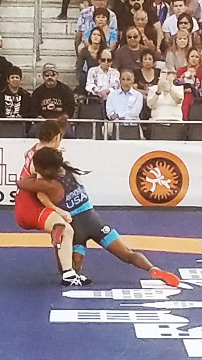 socalwg's tweet photo. How does @VickiMouse_ make it look so easy? #insidetrip #on_point_as_always https://t.co/lUg3TmBmL0