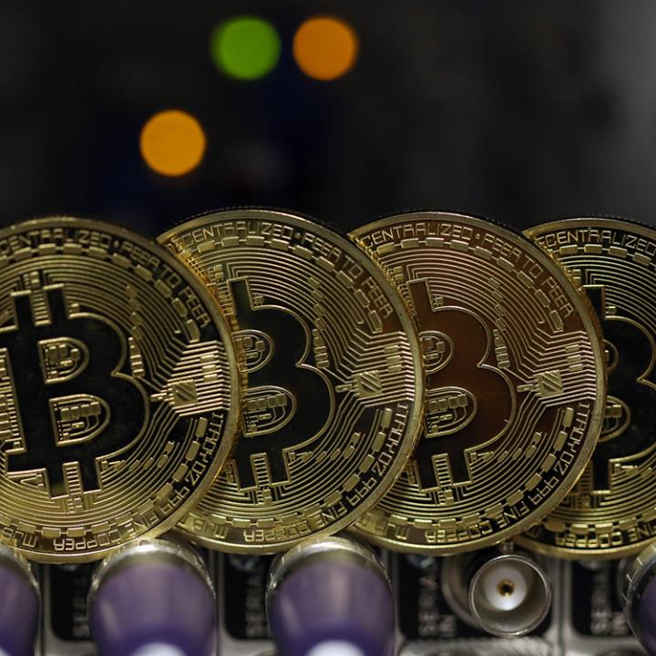 Canada's 1st #cryptocurrency fund is here; investors can now buy into a managed fund focused on #BTC, #ETH and #LTC. ow.ly/ak8030gekak