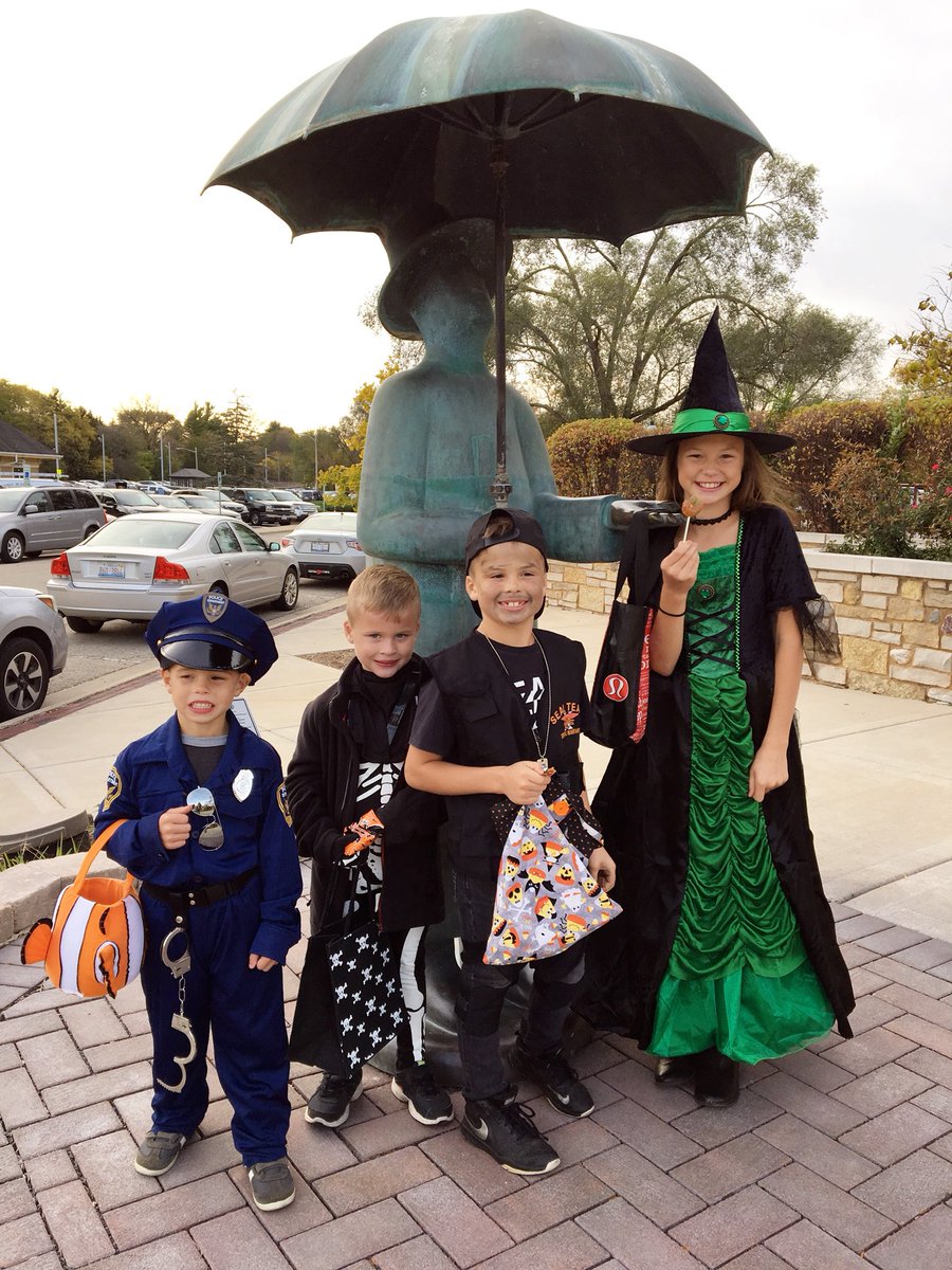 #GenevaIL trick-or-treating hours are 3-7 pm Oct. 31. Make sure you read these police Halloween safety tips: bit.ly/2i1kQ16