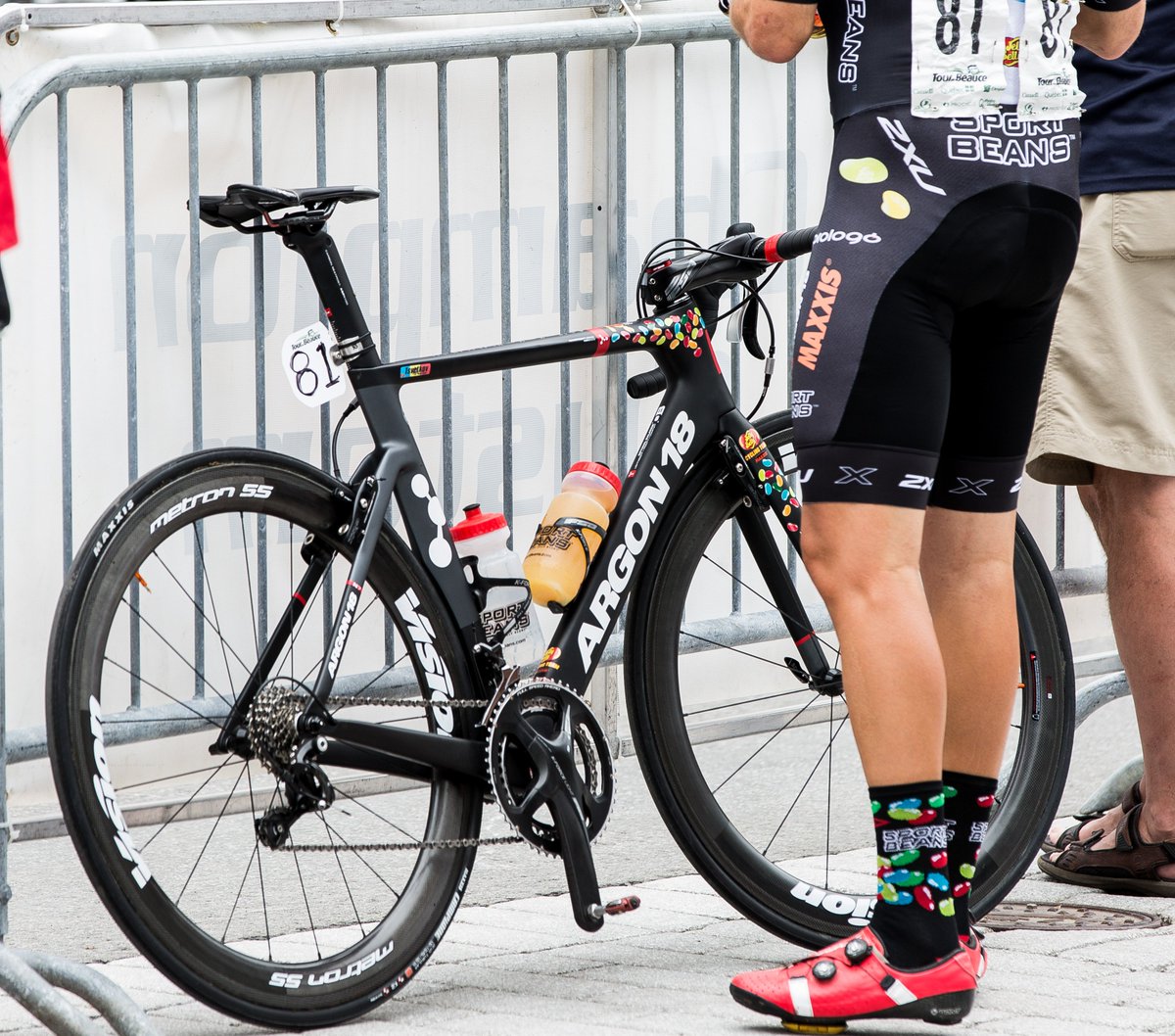 Argon18bike's tweet photo. Even standing still, the #NitrogenPro looks fast! #RoadBike #AeroBike #Argon18 ☞ https://t.co/d072ykdY7F https://t.co/6FWX58gOU1