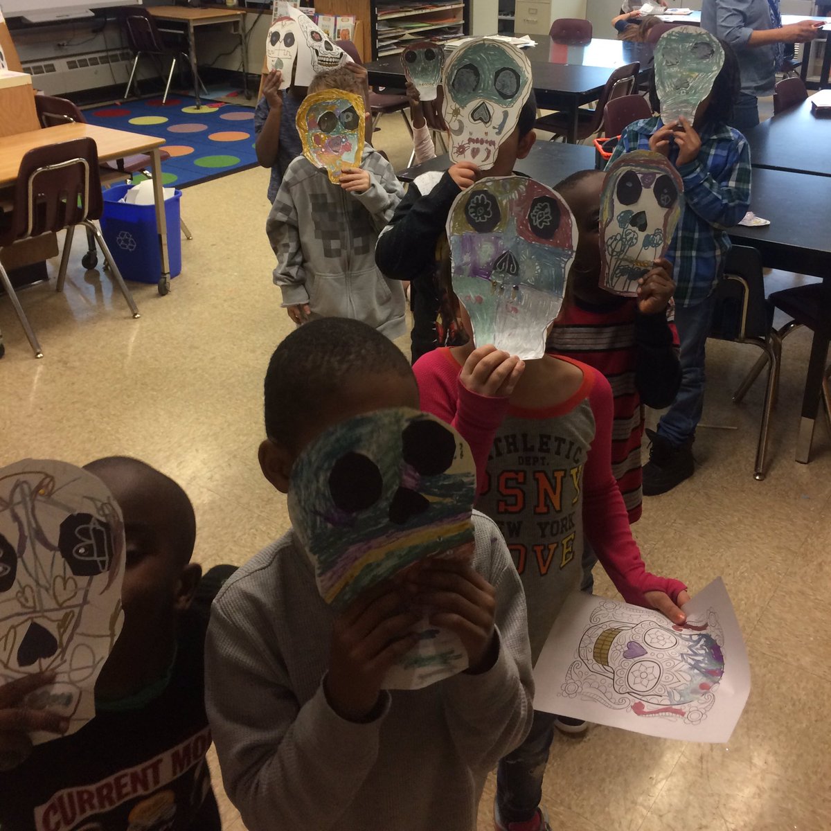 MsWhiteArt's tweet photo. First graders learning about the Day of the Dead! @GreeceCentral @WestRidgeGreece https://t.co/fi65OVASFB