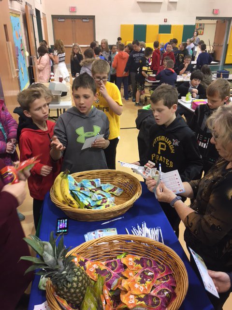 Students at East Union were able to sample Dole Fruitocracy pouches. These all-fruit snacks were tested and rated. They loved them!