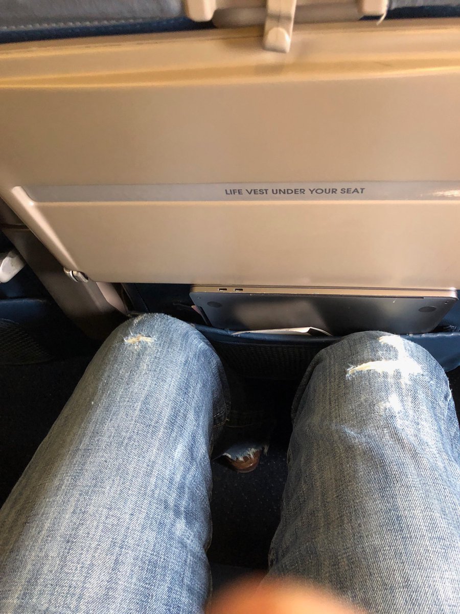 steelehere's tweet photo. #hatedelta Delta 2 million mile flyer and they changed my seat without my knowledge. 3 hr flight with my knees jammed in the seat. https://t.co/31eBplUe7q