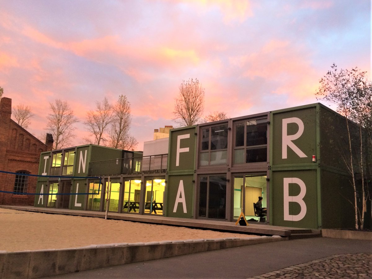 Winter evenings at the <a href="/solmove1/">Solmove</a> office <a href="/infralabberlin/">InfraLab Berlin</a> <a href="/euref/">EUREF-Campus</a> #solarstreets