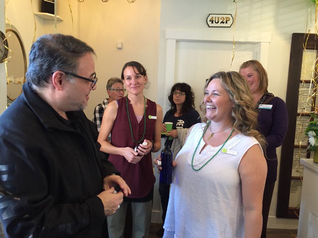 DanRuimyMayor's tweet photo. Congrats to @AmyBlendingBar on the opening of their incredible shop. Tons of natural products from #esssentialoils to yoga to energy work. #MapleRidge https://t.co/9iwfLZZtQI