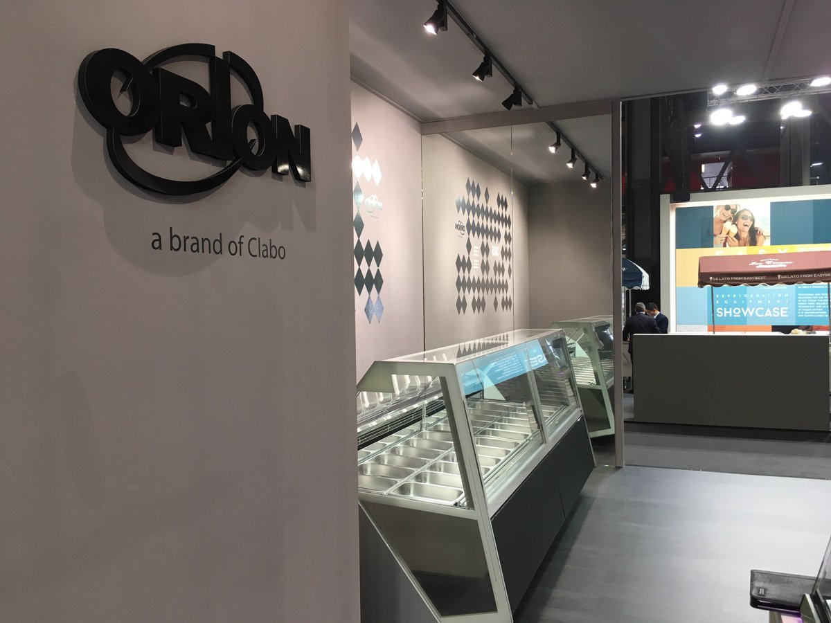 ClaboUSA's tweet photo. Clabo’s 3,000 square foot booth at @HostMilano 2017 featured the industry’s newest styles and most innovative showcases. #displaycase #clabo https://t.co/tz3DkqLGkS