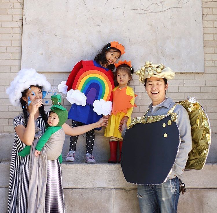 Turn a chilly day into a pot of gold! Wear a costume to the bus tomorrow and get HALF OFF your drink! (Thanks <a href="/amy/">Amy Saper</a>… ift.tt/2yXfr5z