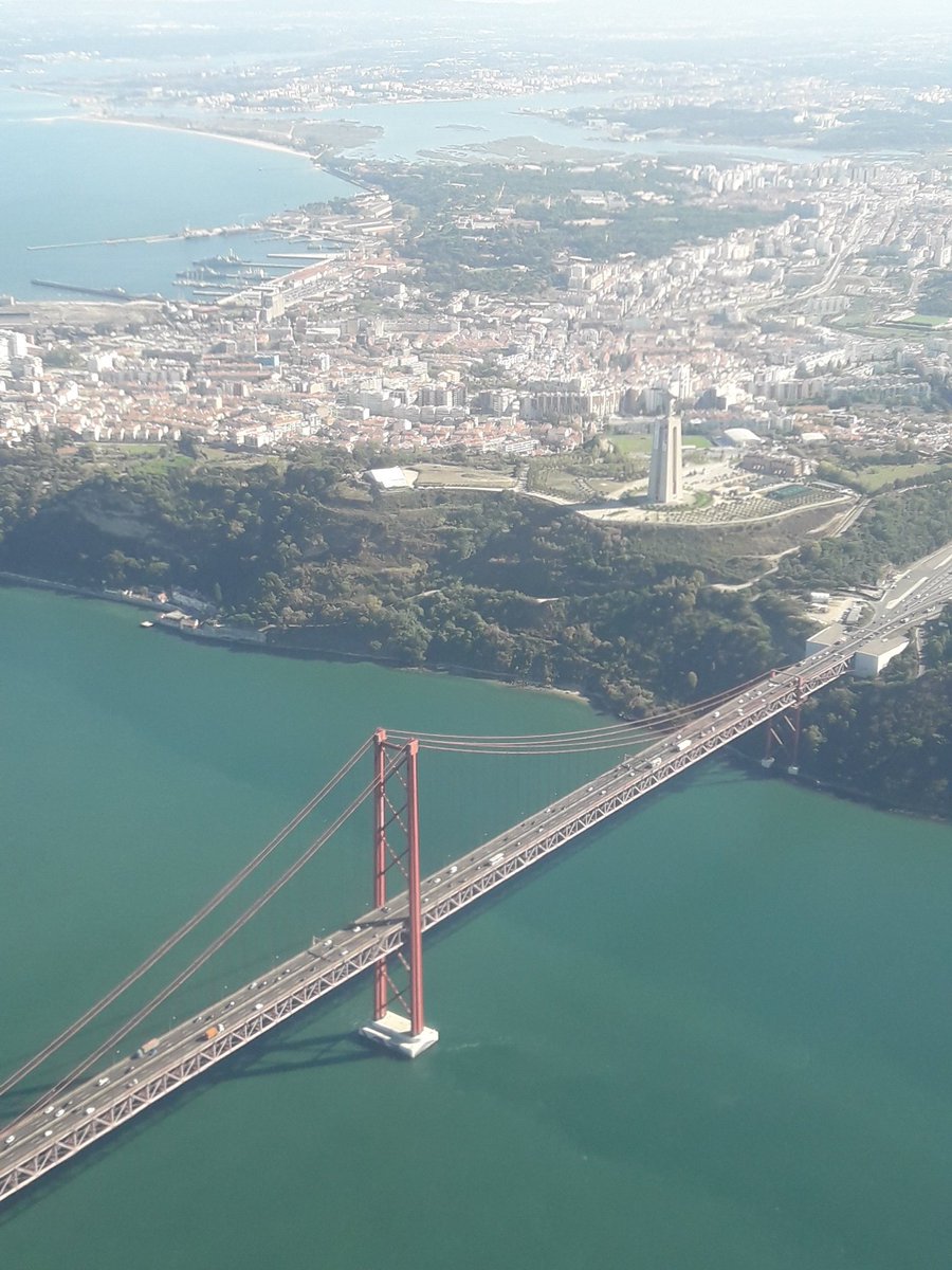dajumaro's tweet photo. Im Landeanflug über Lissabon. https://t.co/c1YQDsBEUr