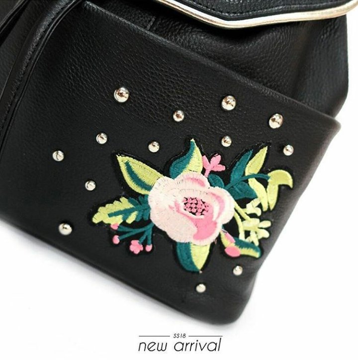 FarmDelPueblo's tweet photo. #NewArrival ♥️
La temporada S/S' 18 de #TiroMancino ya está en #FarmaciaDelPueblo 😍 #AmorAPrimeraVista #Mochilas #Billeteras #Carteras https://t.co/5EkXN9bEPq