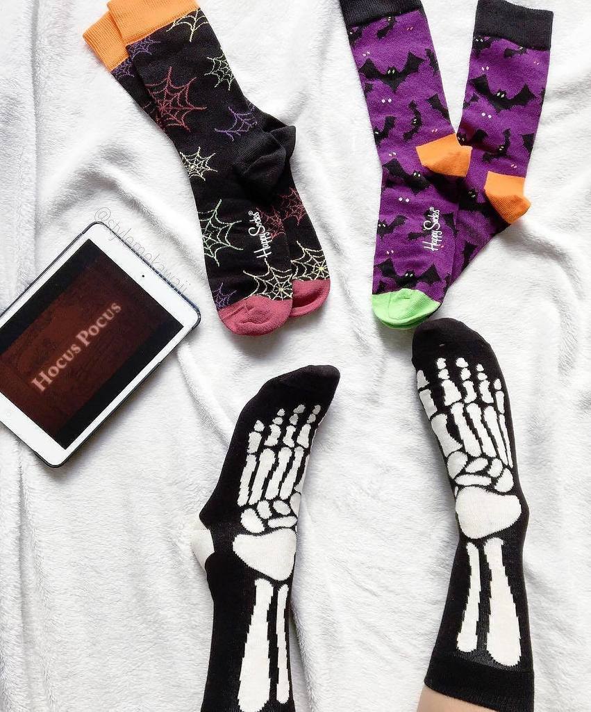 HappySofficial's tweet photo. Feeling extra spooktacular. 🕸🦇 📷@stylemekawaii #HappySocks #HappinessEverywhere https://t.co/BbuQi3QbsO https://t.co/KDDn6p75cQ