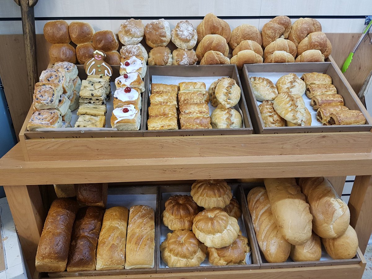 Fresh bread available from 9am tomorrow! #smellsamazing #freshlybaked #yummy <a href="/visitalcester/">VisitAlcester</a> @WarksTN