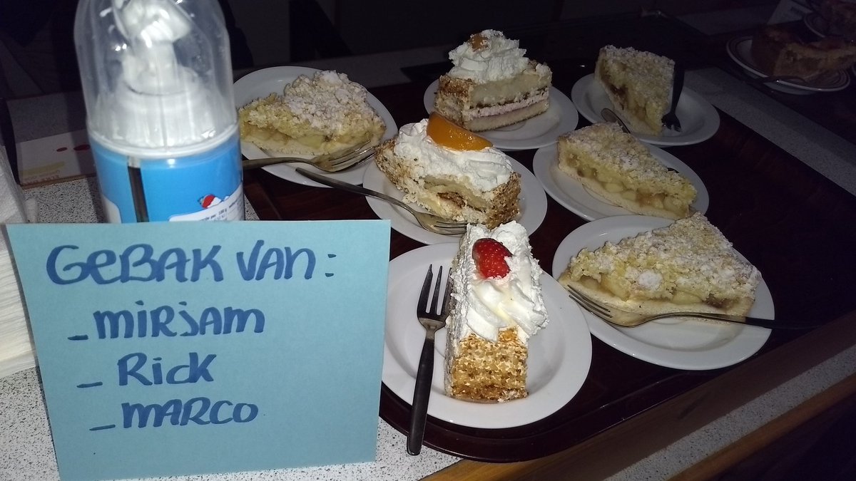 Zo... Maar dat gaat er wel in tijdens de pauze. Bedankt jarigen!