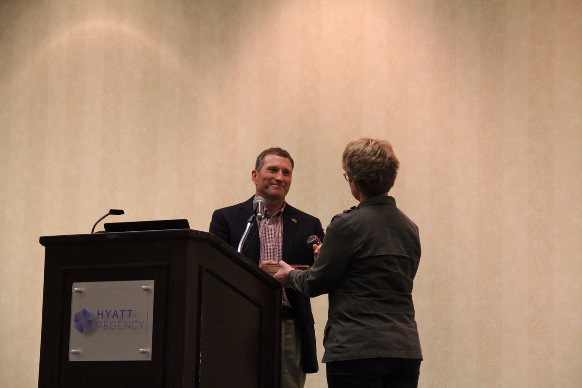 TankingTony's tweet photo. Passing the gavel to our new President! Thanks for your leadership Vicki Kucera! #RMASFAA2017 https://t.co/QRJAYDXphV