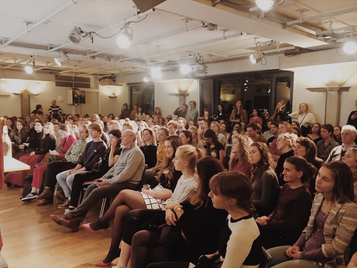 “We will not follow the US and do what’s right anyway.” - <a href="/RalienBekkers/">Ralien Bekkers</a> on ‘Paris got Trumped’ #kleinezaal #nachtvandevn