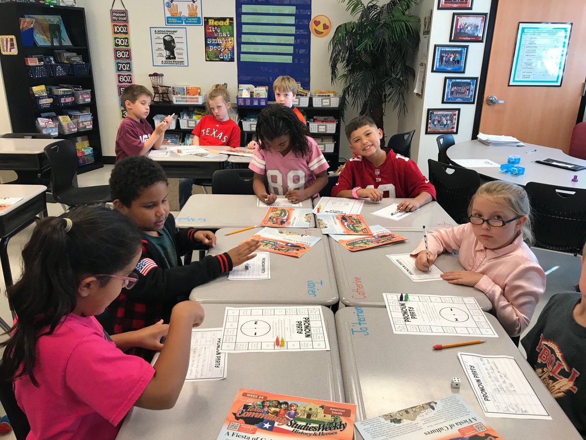 jacks3rdgrade's tweet photo. Pronoun Party Practice: rolling to win while using pronouns correctly in a sentence! #MakeLearningFun #PartnerPlay🎲✍️👦👧@ElemJacks https://t.co/aAJu0rT6tC