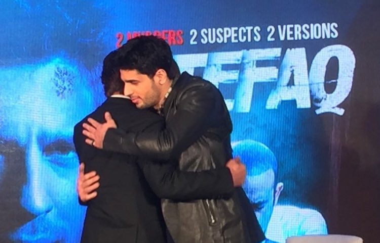 SRKUniverseIR's tweet photo. #عكس @iamsrk  @S1dharthM  @sonakshisinha  #AkshayeKhanna  در كنفرانس خبري فيلم #اتفاق #IttefaqPressConference https://t.co/AxeNLg089i