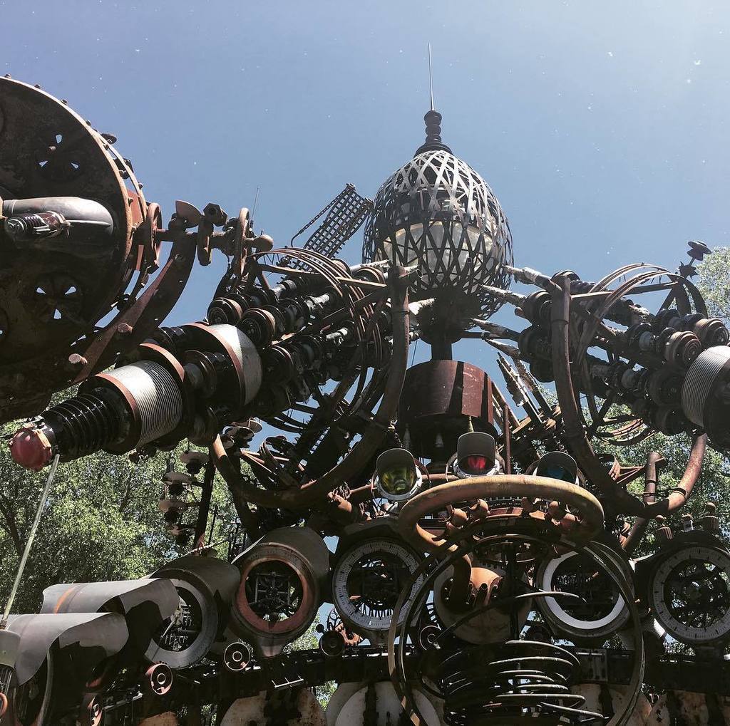 Wisconsinights's tweet photo. Dr. Evermor’s Forevertron only in Wisconsin! The largest scrap metal sculpture in the world. #forevertron #foundar… https://t.co/kDDxo3l0zb https://t.co/fF2ICSKZnB