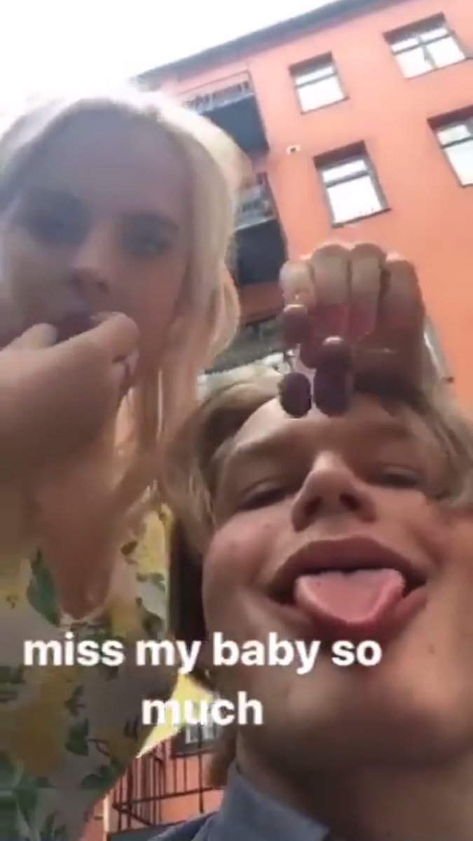 Skam_Italia's tweet photo. David nella storia Instagram di Ulrikke 💛 A quanti mancano Magnus e Vilde? https://t.co/BlPIMgEyOK