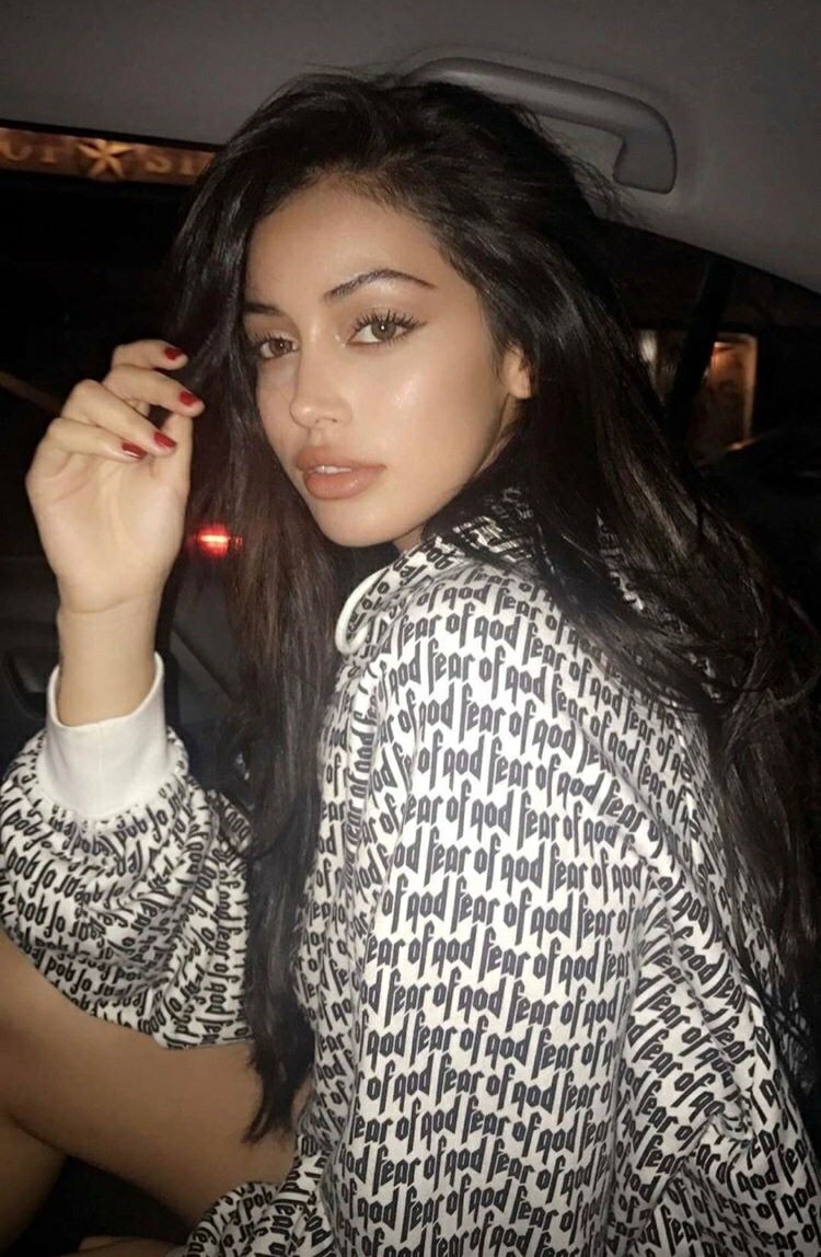 So many thoughts 💭
Yet so little words 🔇