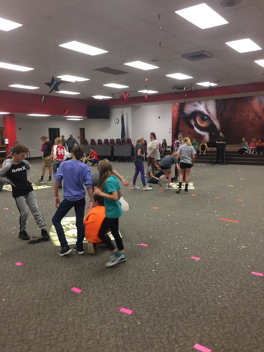 BHMS_Principal's tweet photo. Student Council hosting 5/6 grade scare games. Great turnout Great fun Great Leaders #BHMSrocks https://t.co/4DdQmiZ6Bo