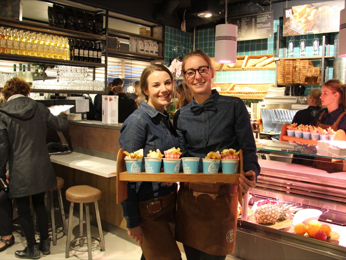 MissetHoreca's tweet photo. Cafetaria Top 100 2017 nr.14: Family Treffers, Honselersdijk https://t.co/CyCkHrI6mc https://t.co/n8oYOoiNir