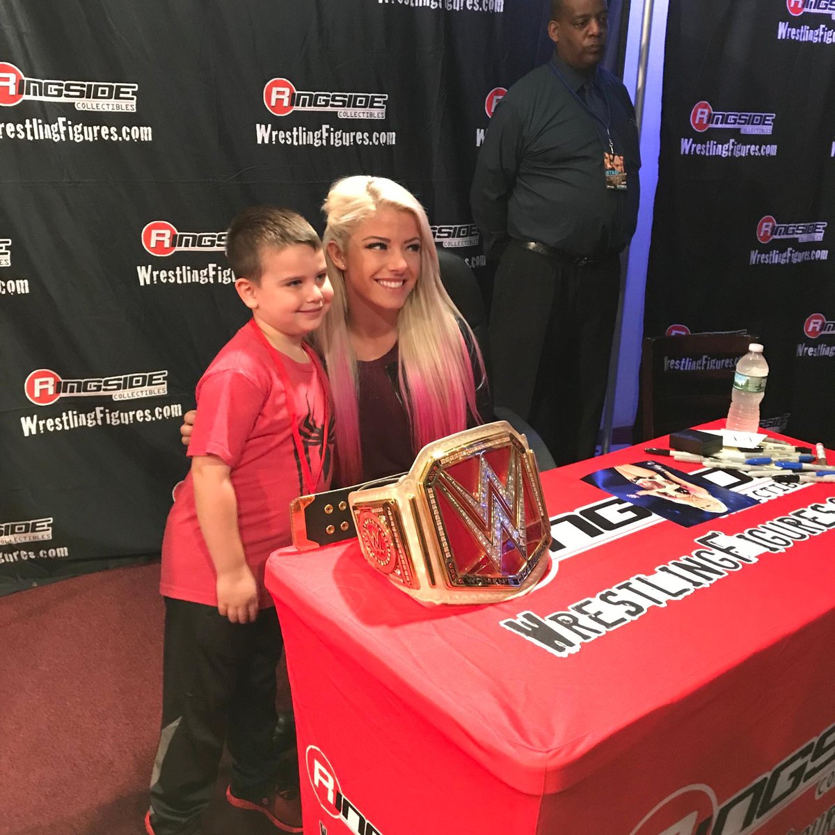 RashSovereign's tweet photo. I've met some real decent Blissfits at #RingsideFest. It's great to know that people who are appreciative still exist. https://t.co/3gpTolqPyW