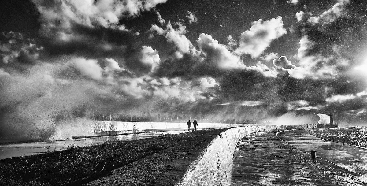 #pretty #nice #storm in #wladyslawowo || #shuttersail #waves #balticsea #clouds #landscapephotography #blackandwhitephotography