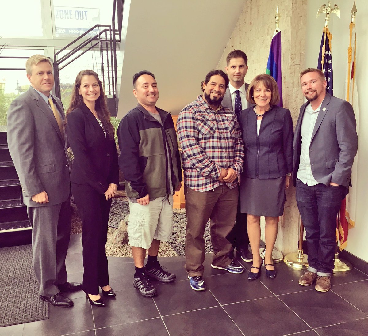 GIBillRights's tweet image. Thank you @RepSusanDavis for meeting with student veterans about the #GiBill and how to stop predatory practices of for-profit schools.