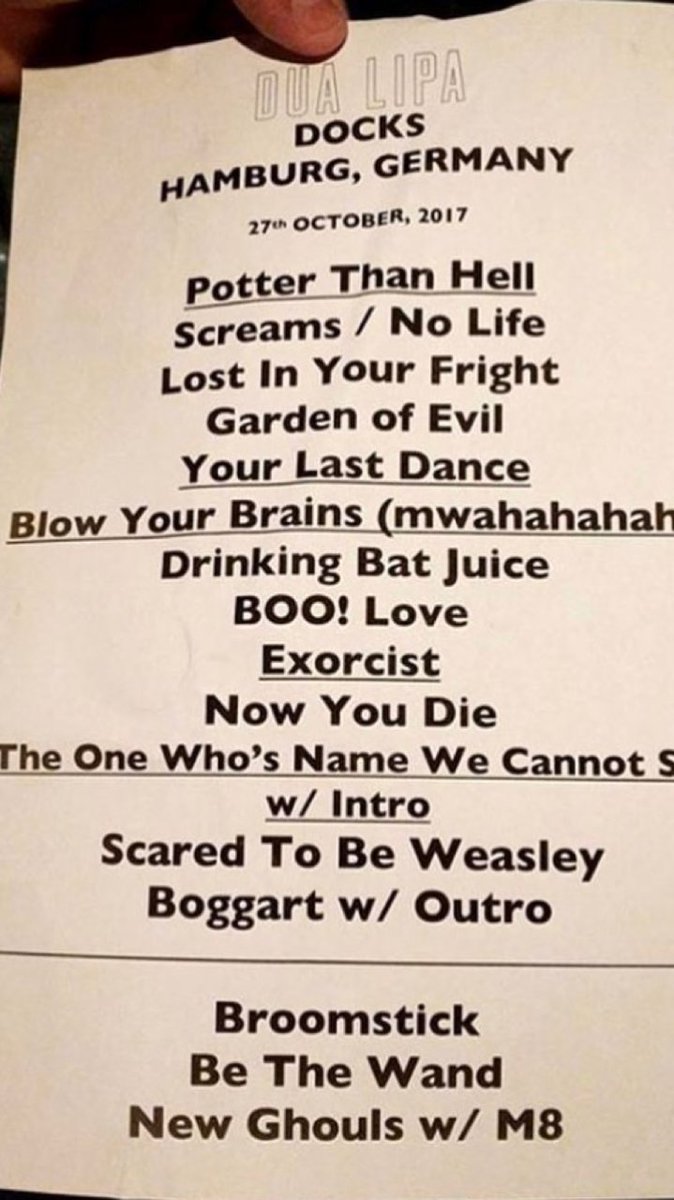 catscn's tweet photo. A DUA LIPA MUDOU O NOME DAS MÚSICAS NA SETLIST ALÉM DE SE TER VESTIDO DE HARRY POTTER!!! WHEN WILL YOUR FAVE EVER? https://t.co/CJYvM6lsnk