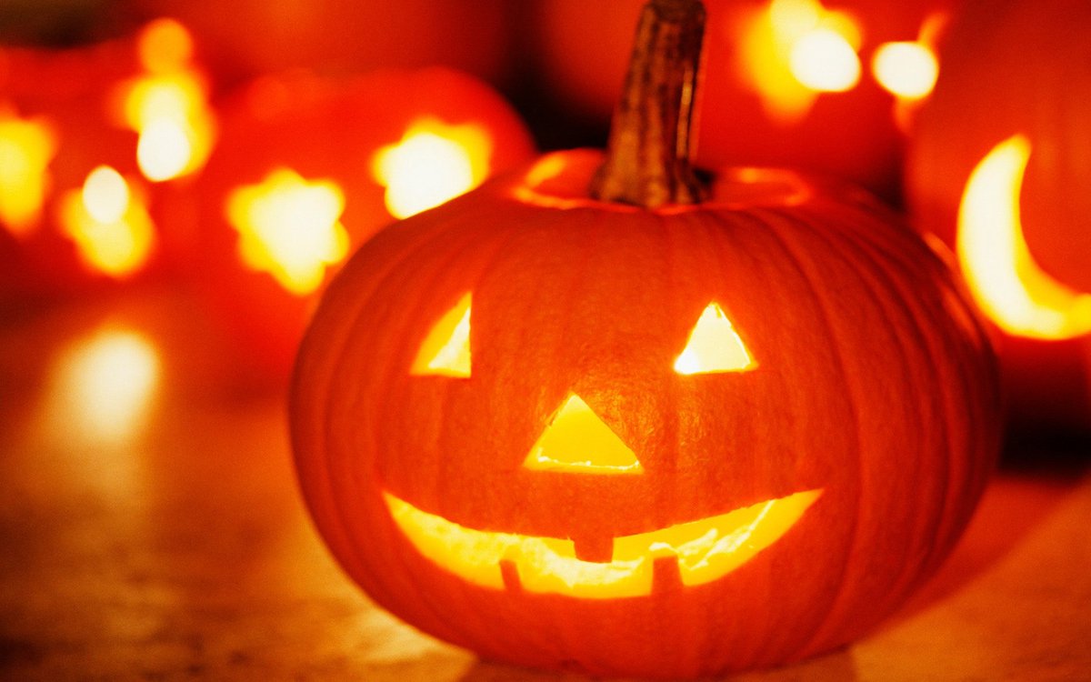 anichka244's tweet photo. The pumpkin is a symbol of this festival in which offensive face is cut out. #HalloweenPPC https://t.co/u0HhUkmRRO