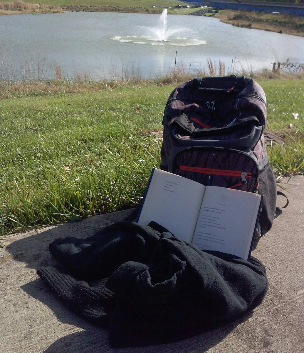 Simone_Forrest's tweet photo. My tip: take breaks to relax and recharge. Read, go for a walk, draw, etc. Your academic performance will improve. #CM113 #TXC17 https://t.co/iQD1rSFDdS