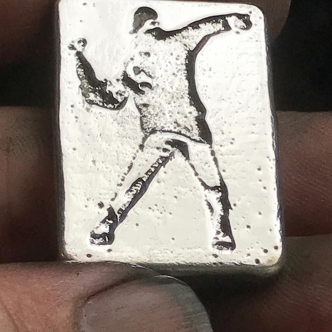 InfoScottish's tweet photo. Playing with a Banksy bar ... what you think of this one ? #silverpour #silverbullion #bullion #bullionforlife #silverporn https://t.co/IHvFSzYzK6