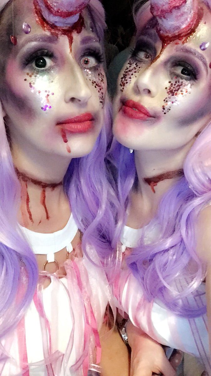 1VKKV1's tweet photo. Halloween night out was fun! Unicorns love Halloween too you know! 🦄😃🦄 #uniquehalloween #scaryunicorns #Halloween2017 #HalloweenWeekend https://t.co/A5U4iSM0Ir