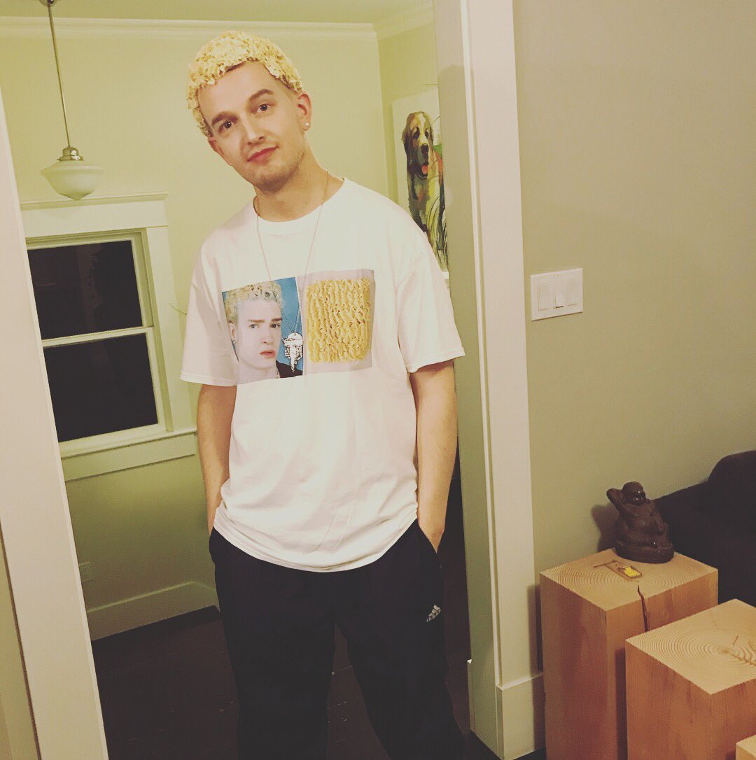 the_jenns's tweet photo. Q: who’s playing the #PepsiHalftime show? A: It’s. Gonna. Be. Maaay. #HalfTheTime @jtimberlake @jimmyfallon #ComeBack https://t.co/z6pCpZadZi