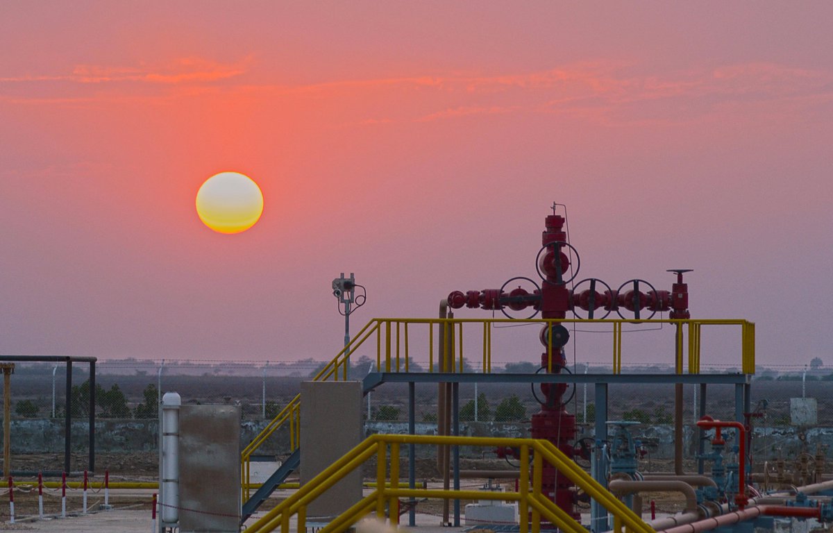 PakistanSpe's tweet photo. Entry #04.
"Sunset at Sujawal" - Sujawal Gas and Condensate Field, MPCL
#ATC2017OilShow #BestPictureAward #OilnGas https://t.co/k2qf12VSoQ