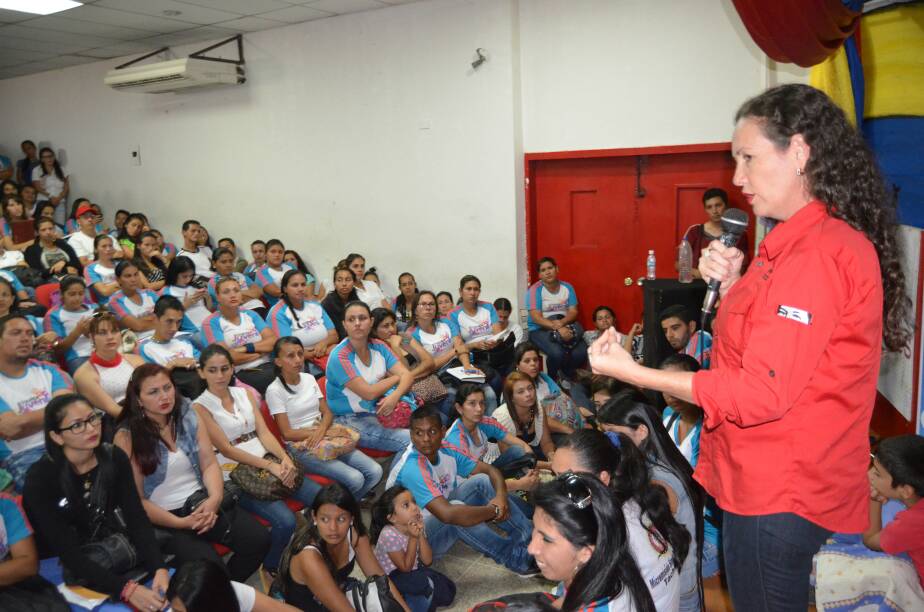 charlychaves's tweet photo. #HOY reunidos con el talento del Plan Chamba Juvenil, lineamiento de nuestro Ministro @JauaMiranda y Presidente @NicolasMaduro https://t.co/9gjFzrkMcA