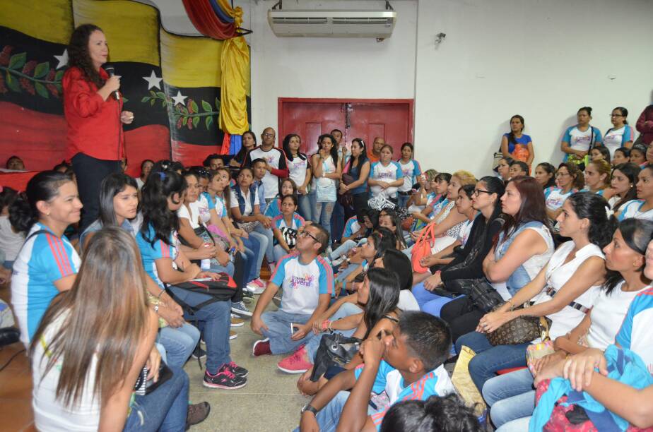 charlychaves's tweet photo. #HOY reunidos con el talento del Plan Chamba Juvenil, lineamiento de nuestro Ministro @JauaMiranda y Presidente @NicolasMaduro https://t.co/9gjFzrkMcA