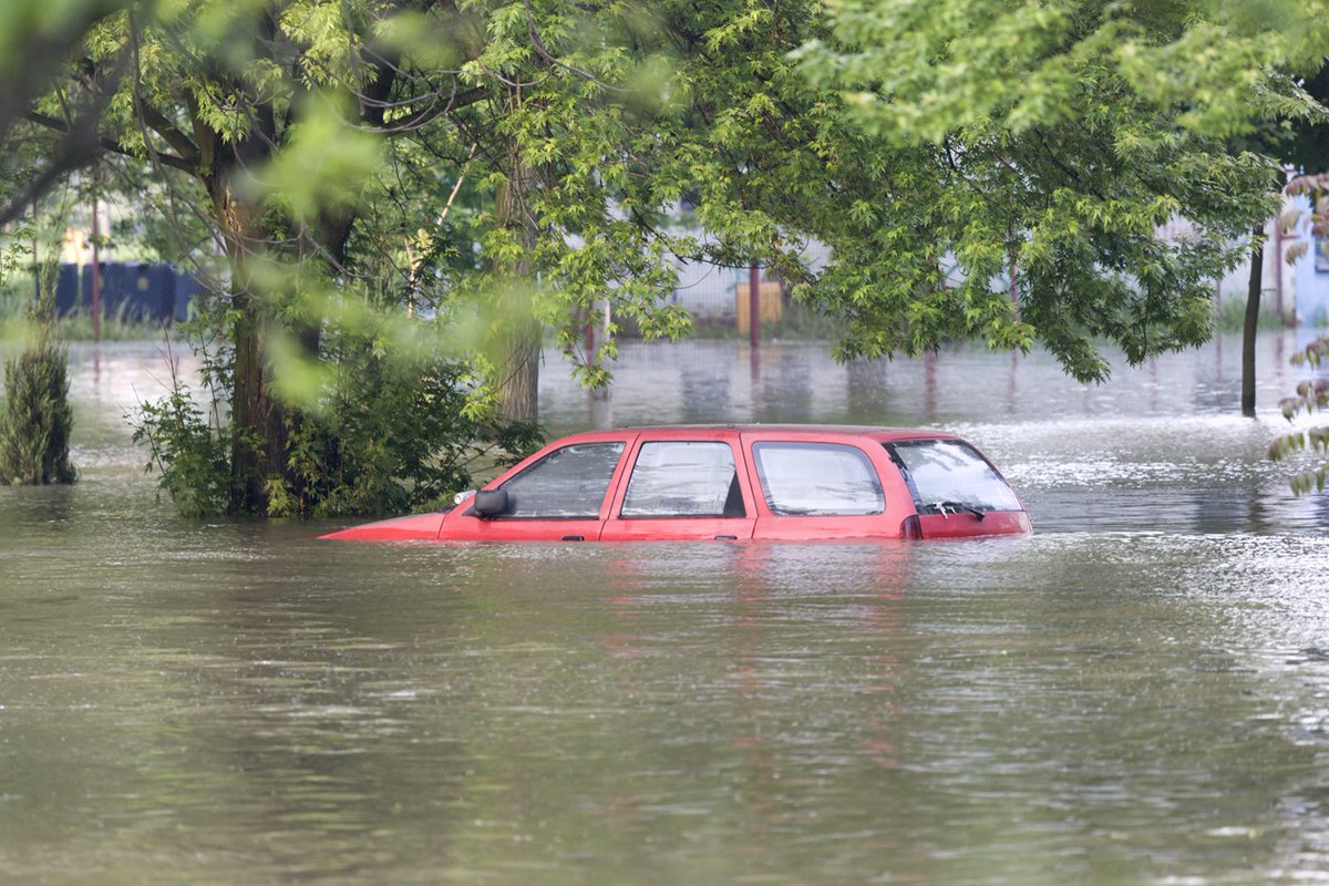 JoeWoodsPCI's tweet photo. Hurricanes bring heavy rains that may cause #flooding. Get prepared NOW by purchasing flood insurance before the storm. #HurricanePrep https://t.co/YjJshbMmsa