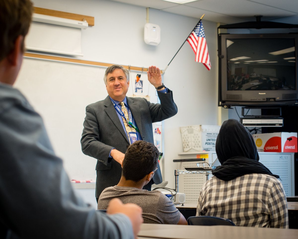 Atty-turned-#teacher Jeff Feinstein talks taking lessons beyond the classroom &amp; rooting them in the #law. Says the belief that an attys job is "not to argue, but to persuade" applies in law &amp; #education. #MemberSpotlight tinyurl.com/ybzawdn4