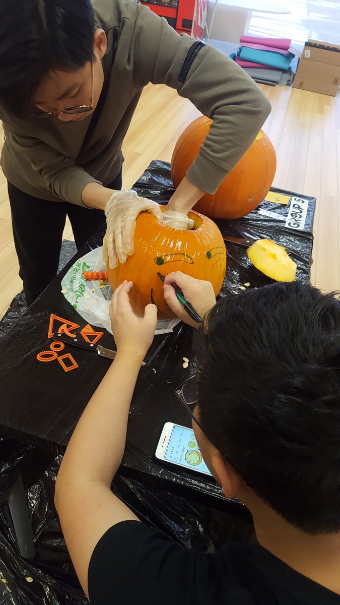 annallune's tweet photo. Getting festive at school! #halloween https://t.co/drM6RYzBQD
