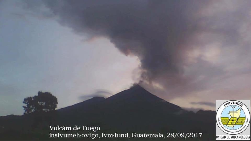ElMetropolitan1's tweet photo. Continúan erupciones en el Volcán de Fuego https://t.co/Je8gKAktXZ https://t.co/wNMnBbASwS