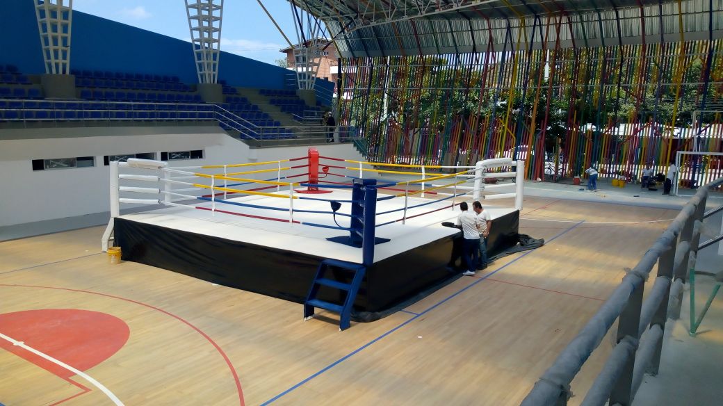 LuisOnateGamez's tweet photo. En el nuevo coliseo de #Gaira ya está listo el cuadrilátero donde estarán en acción los medallistas olimpicos Ingrit Valencia y Yubergen Martínez. En #SantaMarta se respira ambiente Bolivariano. @JJBB2017 https://t.co/NJebcsa6z9