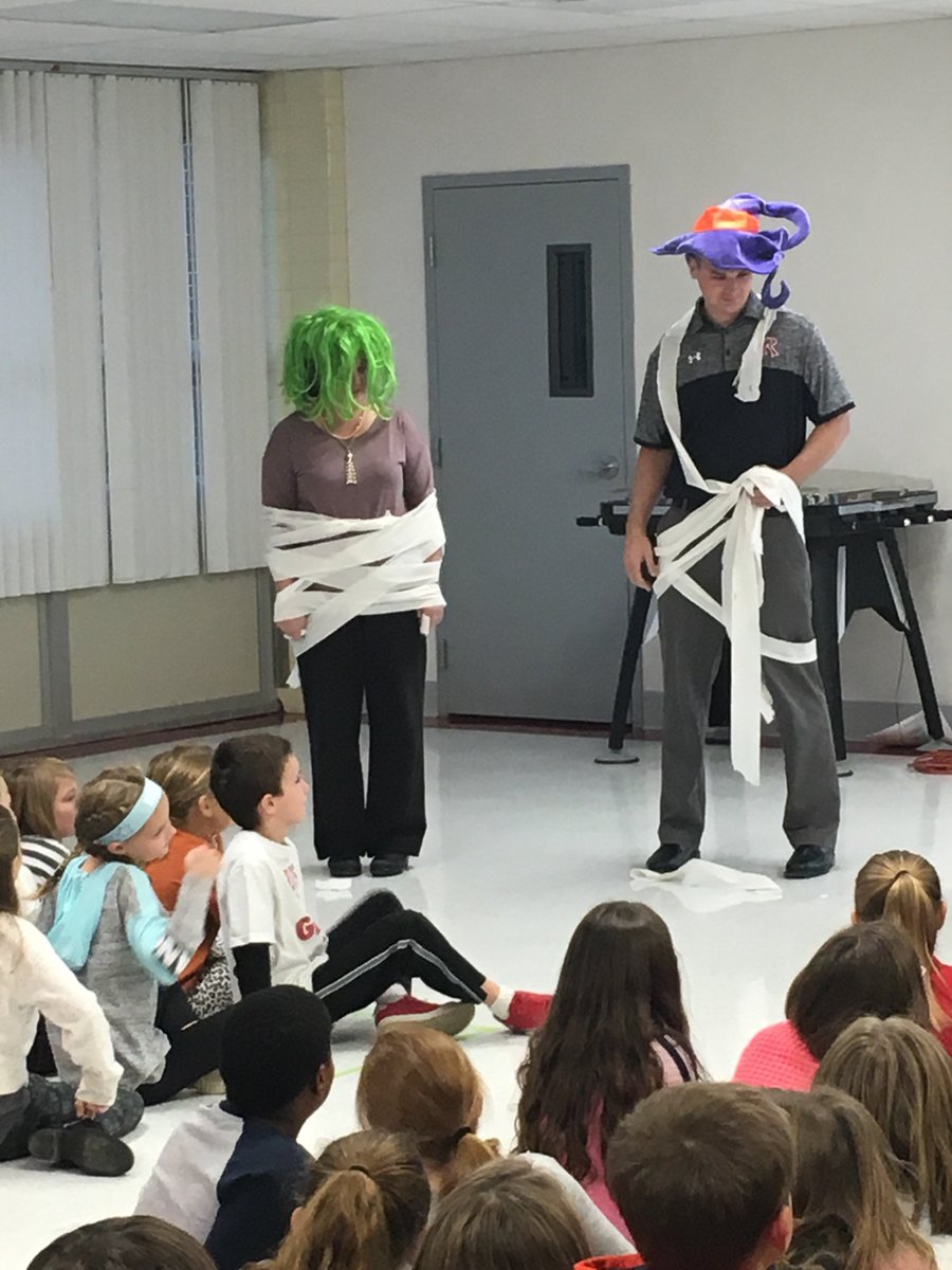rbesheap's tweet photo. Author Carolyn Crimi visited RBES today!! Lots of Halloween Fun with Books! #redbud132 https://t.co/5skJ7MnAmp
