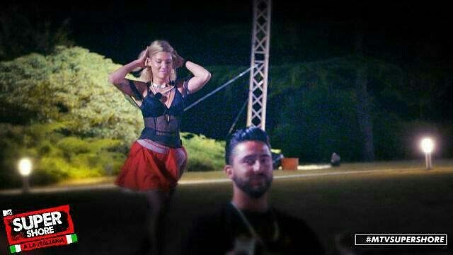 eva_kiwirose's tweet photo. #mtvsupershore3 #mtvfr #shorefrancesa #teameva #naturepeinture 
🤘😉🍍💞 https://t.co/xgtMmw1HHh