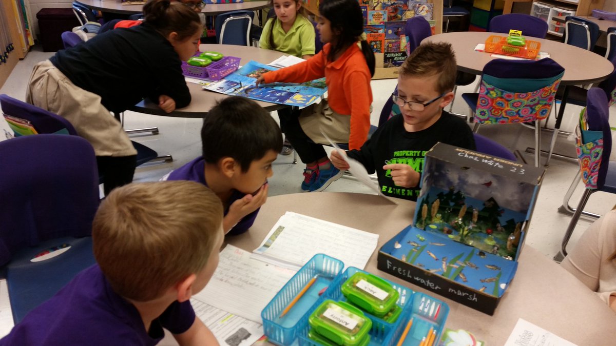 rweihe212's tweet photo. Deeper Learning happening in Mr. Weihe's 2nd grade class. Ss presenting their habitat projects.  Great work! @FarmerDragons @AssistSupArea4 https://t.co/4hDFRcRbMU