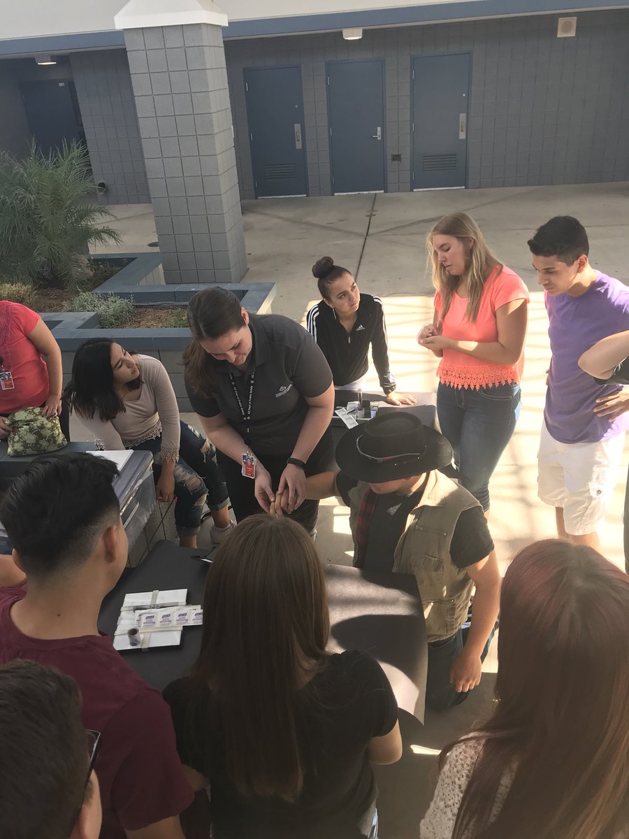 CehsLawClub's tweet photo. Thanks @Arizona_DPS Crime Labs for helping our students learn some great skills they can apply in their careers!! #futureofficers #CSIRocks https://t.co/6Wsu3vIqRZ