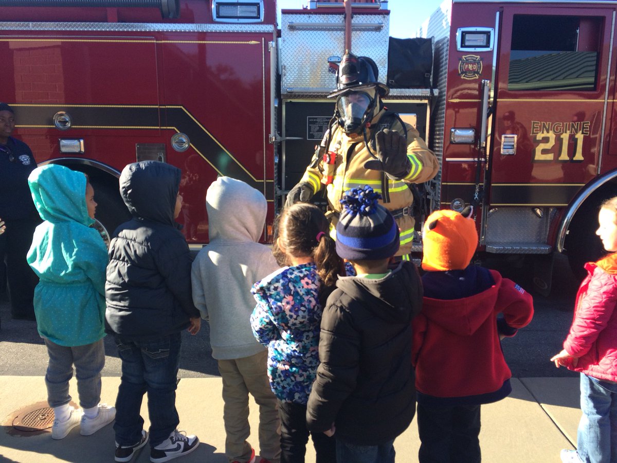NCFDSC's tweet image. E211 &amp;amp; “Dusty the Dragon” visited Joseph R. Pye Elementary today. 4K students learned #firessafety, #911Education &amp;amp; FFs are our helpers