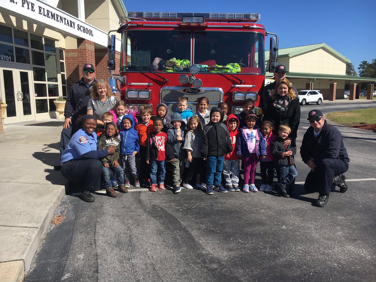 NCFDSC's tweet image. E211 &amp;amp; “Dusty the Dragon” visited Joseph R. Pye Elementary today. 4K students learned #firessafety, #911Education &amp;amp; FFs are our helpers
